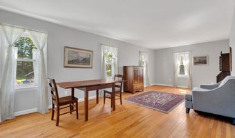 58 Grove St Ext, Branford, CT 06405