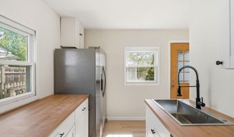 1074 S James Rd, Columbus, OH 43227