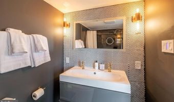 250 S REYNOLDS St 1004, Alexandria, VA 22304