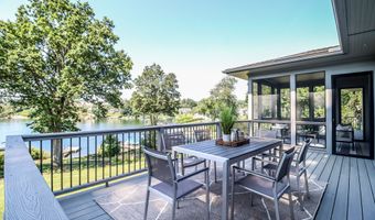 13 Kellogg St, Brookfield, CT 06804
