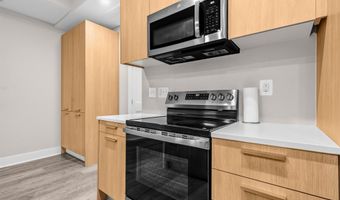 1110 S HIGHLAND St 2, Arlington, VA 22204