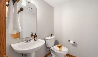 1420 Towne Square Dr, Allison Park, PA 15101