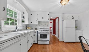 9 Stratford Rd, Andover, MA 01810