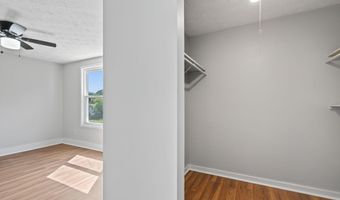 8336 CLAREMONT WOODS Dr, Alexandria, VA 22309