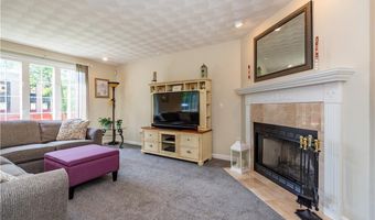 33 Oak Hill Dr, Johnston, RI 02919