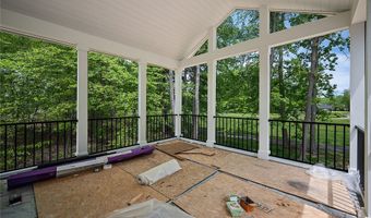 810 Club Dr W, Aurora, OH 44202