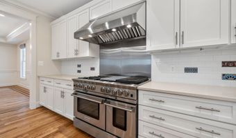8905 HEMPSTEAD Ave, Bethesda, MD 20817