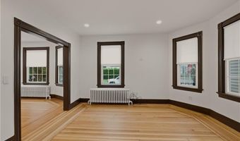 82 Van Zandt Ave, Newport, RI 02840