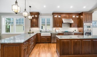 28 Blackstone Dr, Raymond, NH 03077