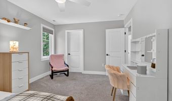 6430 KENHOWE Dr, Bethesda, MD 20817