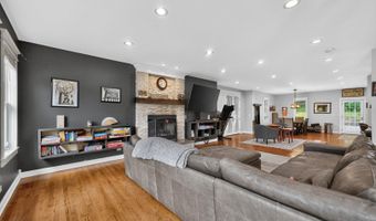 108 N Main St, Algonquin, IL 60102