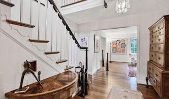 7721 MARYKNOLL Ave, Bethesda, MD 20817