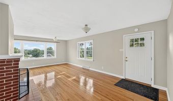 105 N Elm St, Ballwin, MO 63011