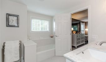 25 Venturi Grn A, North Providence, RI 02904