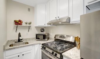 5340 HOLMES RUN Pkwy 516, Alexandria, VA 22304