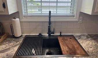 829 Rosemary Ave, Aurora, MO 65605