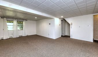 128 Cedar Ln, Beacon Falls, CT 06403