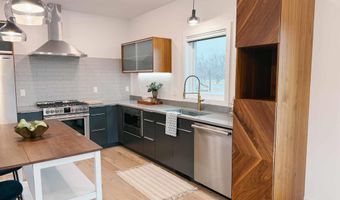 1002 Abby Rd, Alton, IA 51003