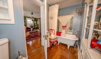 18 Waldo Ave, Belfast, ME 04915