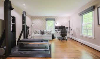 215 Adirondack Dr, East Greenwich, RI 02818