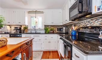170 Pilgrim Pkwy, Warwick, RI 02888