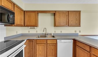 120 Ambleside Way, Amherst, OH 44001