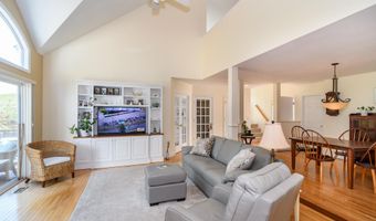 12 Sea Knoll Ct 12, Bourne, MA 02532