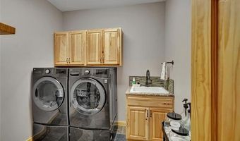 5257 Brookshire Dr, Almont, MI 48003