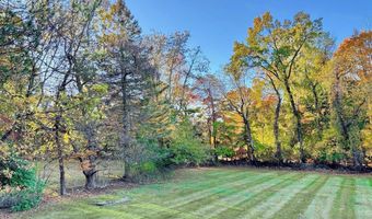 9 S Amundsen Ln, Airmont, NY 10901