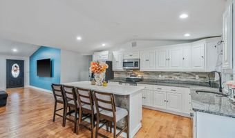 62 Bayside Ave, Amity Harbor, NY 11701