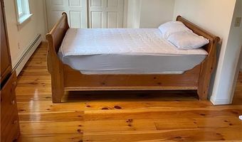 32 Wilbur Rd, Lincoln, RI 02865