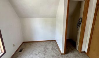 823 Pine Ave, Alma, MI 48801