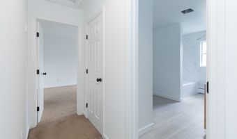 8 James St, Danbury, CT 06810