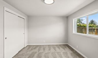 749 1ST St, Brookings, OR 97415