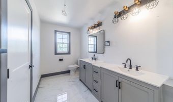 187 Grand Central Pkwy, Bayville, NJ 08721