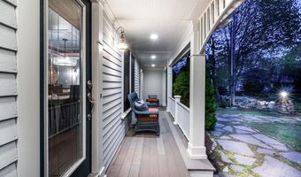 28 Palm Beach Ave, Narragansett, RI 02882
