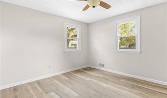 4 Ellsworth St, Warwick, RI 02886