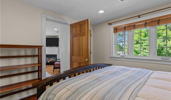 30 First School St, Bristol, RI 02809