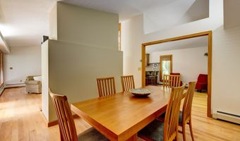15 Brookridge Dr, Avon, CT 06001