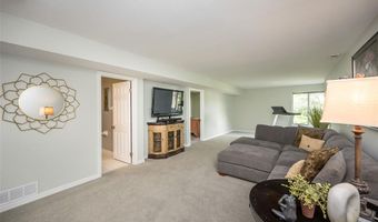 1878 Ridgeview Circle Dr, Ballwin, MO 63021
