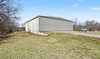 17251 Hollingsworth Rd, Basehor, KS 66007