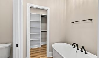 10113 Bald Eagle Dr, Biloxi, MS 39532