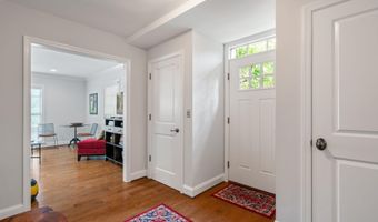 2317 S QUEEN St, Arlington, VA 22202