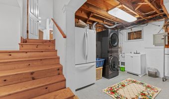 6816 SHRINE Ct, Annandale, VA 22003