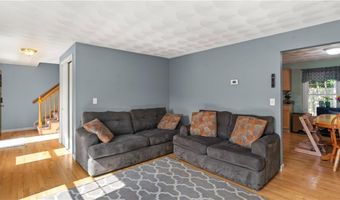 28 Narragansett Rd, Cumberland, RI 02864