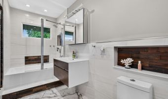 2843 S Briarwood Dr E, Arlington Heights, IL 60005