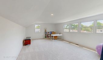 3026 N Stratford Rd, Arlington Heights, IL 60004