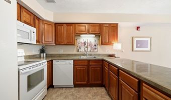 24 Greenleaves Dr 413, Amherst, MA 01002