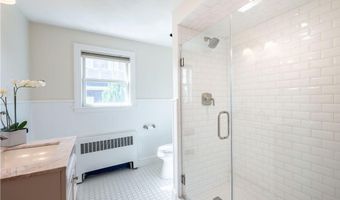 573 Wolcott Ave, Middletown, RI 02842