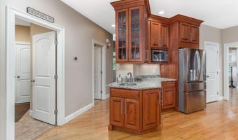 74 Settlers Ct, Bedford, NH 03110